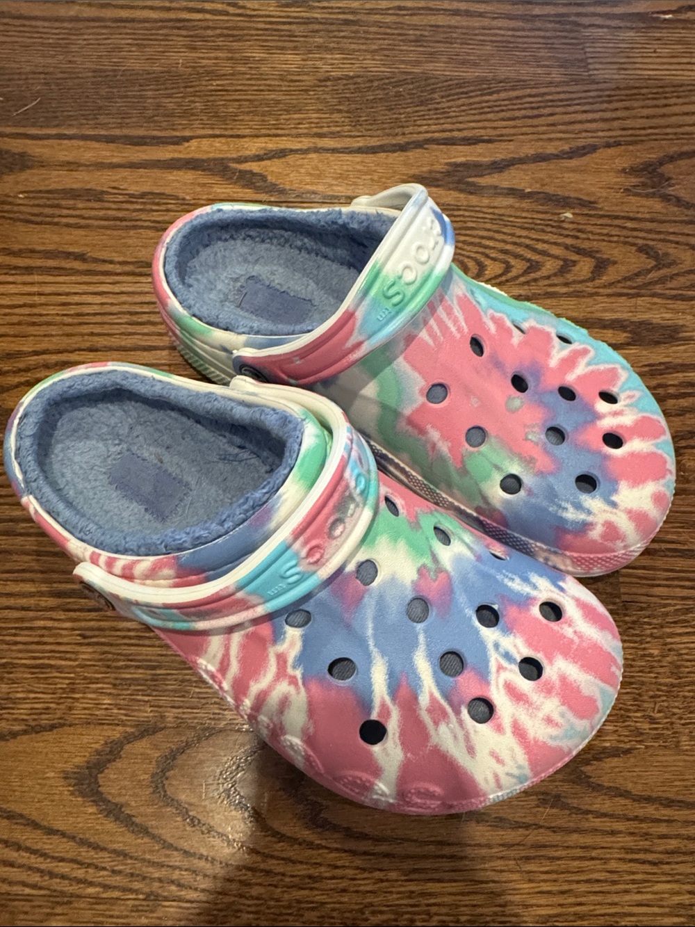 CROCS Tie-Dye Fleece-Lined Clogs in Pink, Purple, Blue & Green Women’s Size 7